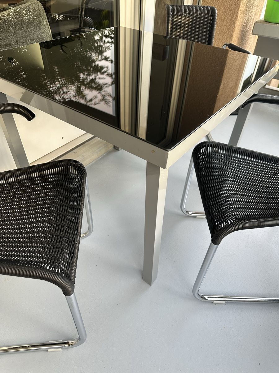 Set di tavolo e panche: Tisch und 3 Freischwinger Stühle  – Usato da Zürich venduto da von_7vbl 3