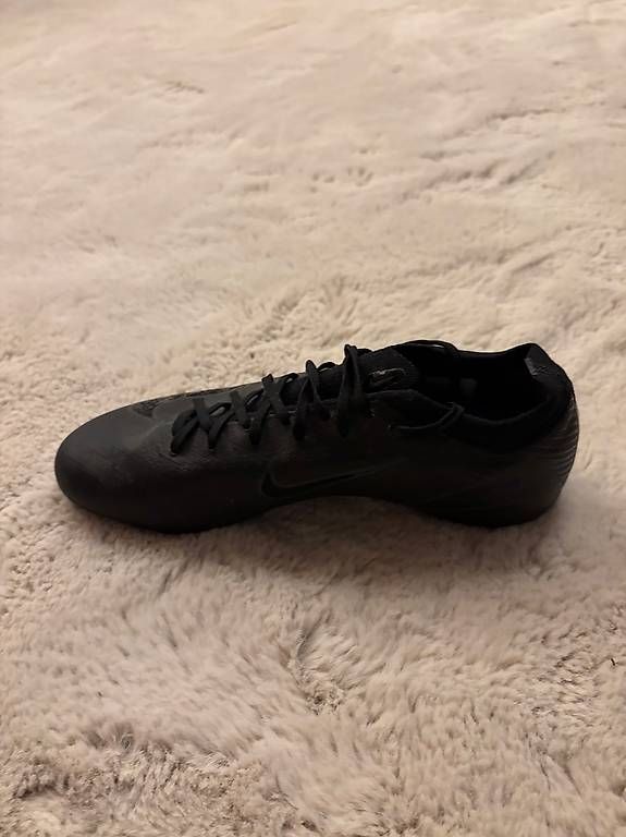 Nike Scarpe da uomo: Schwarze Nike Fussballschuhe – Usato da Lenk im Simmental venduto da niczbaeren 3
