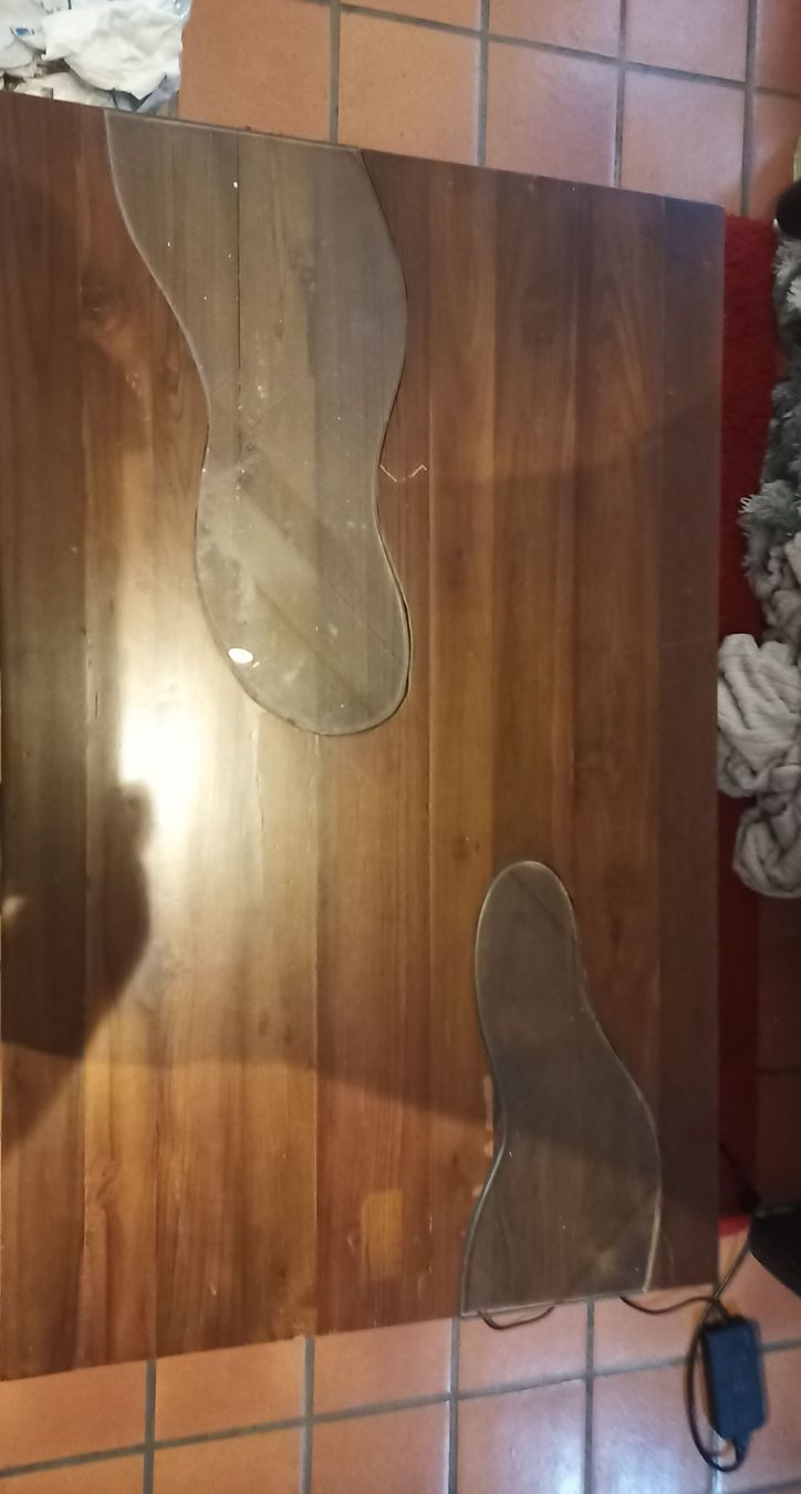 Tables: Couchtisch mit Glasplatten - Einzigartiges Design! – D'occasion à Buttwil par dar_ym6q