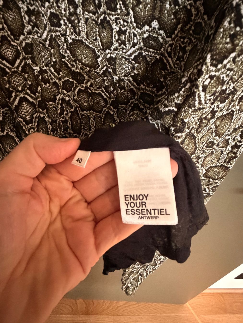 Vestiti: Robe ESSENTIEL Antwerp, imprimé serpent – Nuovo (secondo la descrizione) da Glion venduto da CASU66 4