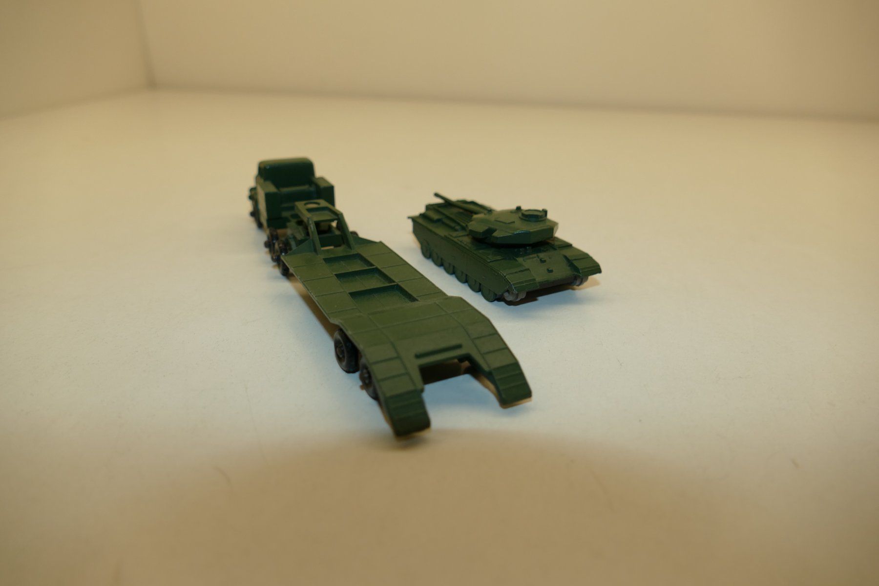 Lesney Modellini d'auto: Lesney: Panzertransport mit Panzer Einheit 1 – Usato da Niederhasli venduto da rail-duerst 1