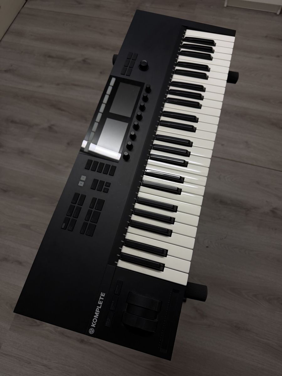 Native Instruments Strumenti musicali: NI Komplete Kontrol S49 MK2 – Usato da Wängi venduto da wasad