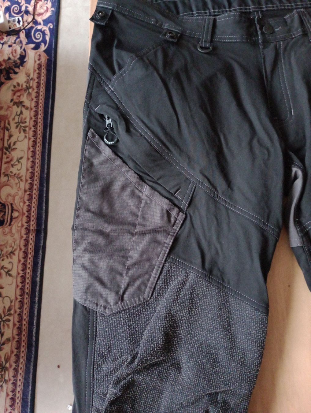 Pantaloni: Arbeiterhose grau-schwarz, Grösse 52, mit Knieschoner – Usato da Marbach LU venduto da antanarivo 2