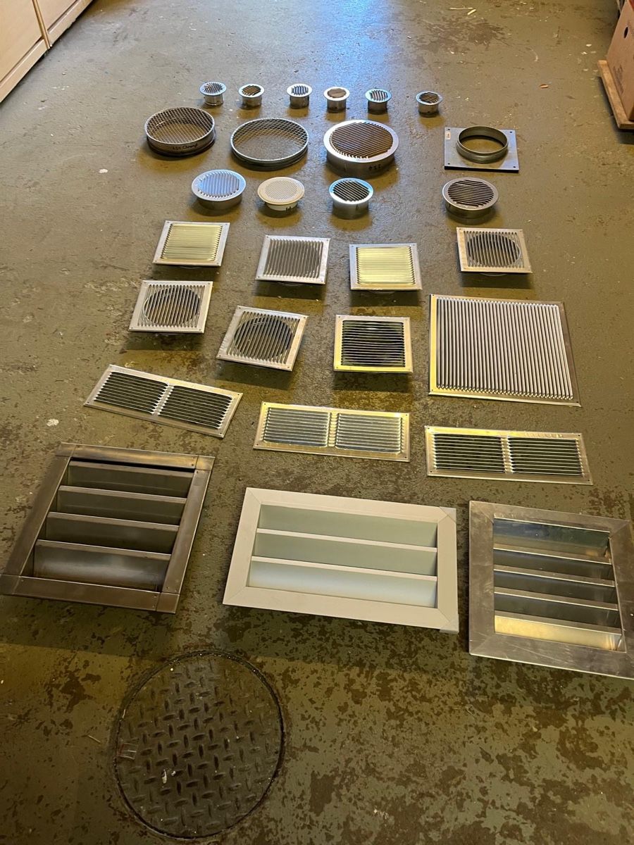 Ventilation: Lüftungsgitter und Rohrschellen Konvolut – Neuf (Voir description) à Wetzikon ZH par Ledi07 9