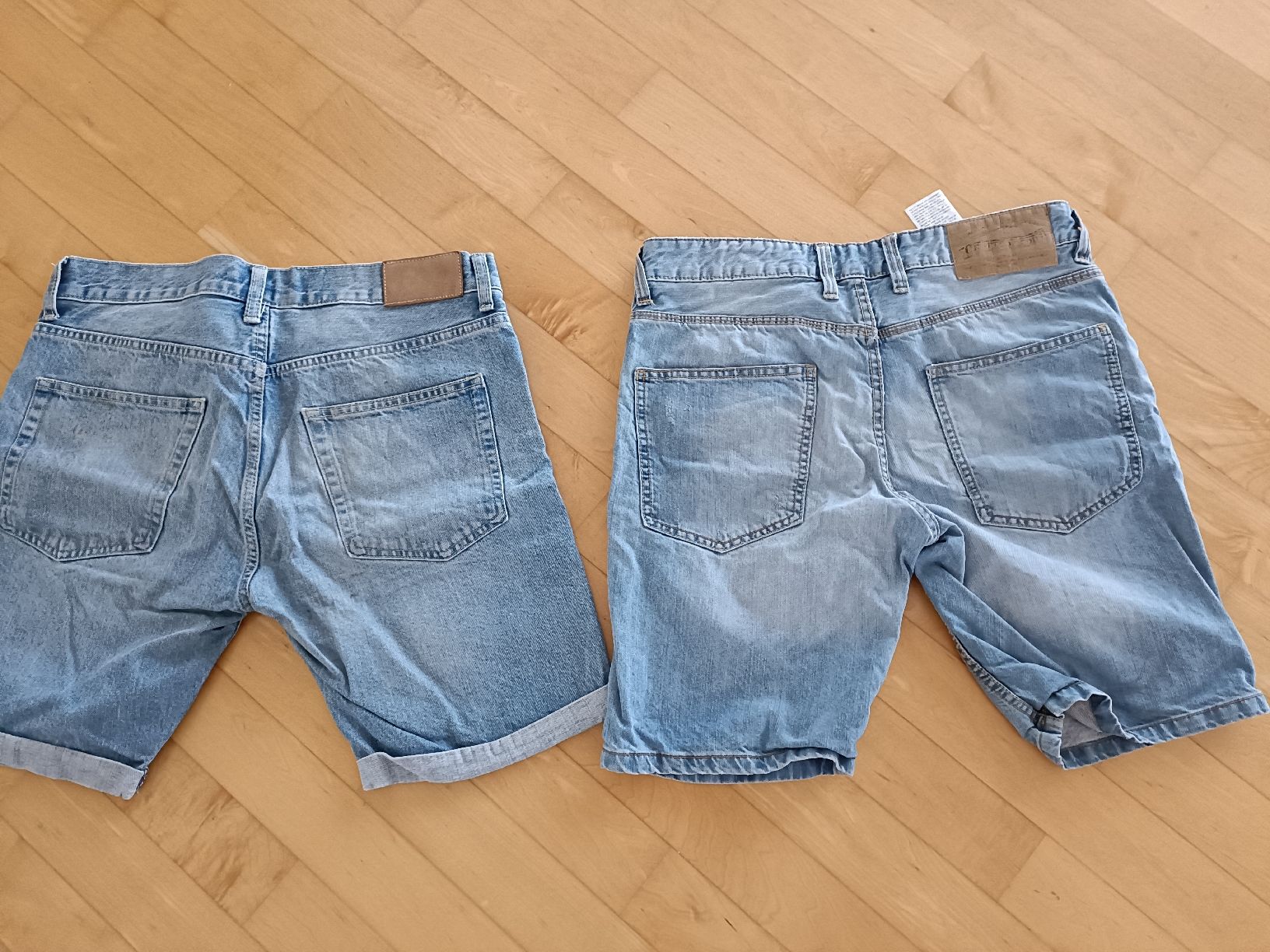 Lotti di vestiti: 2 x Jeans -Kurze Hosen – Usato da Gossau SG venduto da scania1509