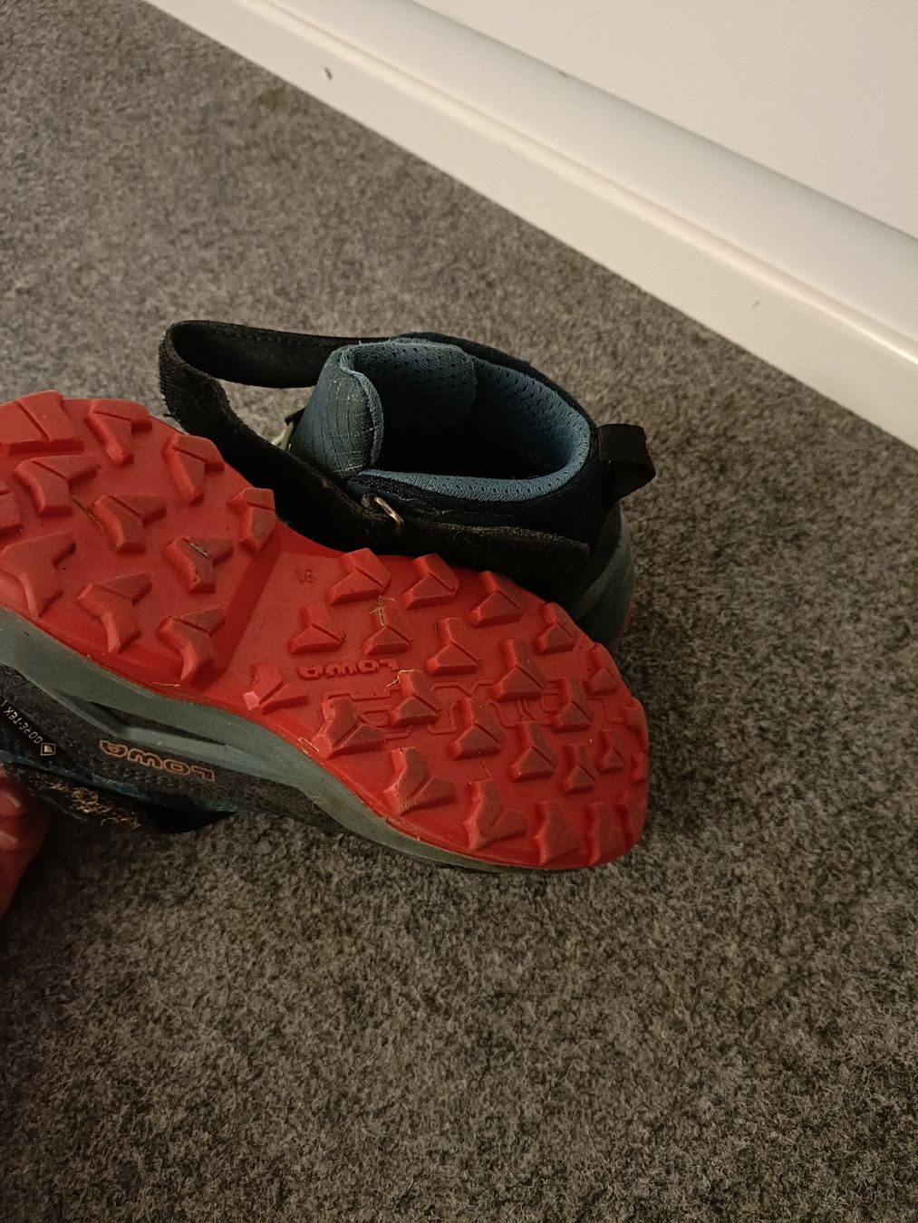 Lowa Scarpe per ragazzi: Kinderschuhe Lowa Grösse 28  – Usato da Bergdietikon venduto da Bico01 1