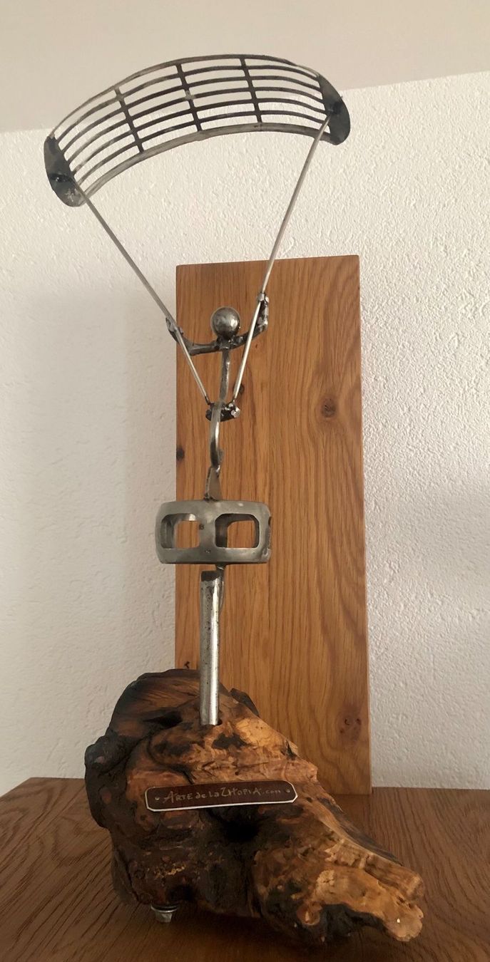 Sport dell'aria & Aquiloni: Gleitschirm Paraglider Skulptur Trophäe – Nuovo (secondo la descrizione) da allschwil venduto da Admin1456 3