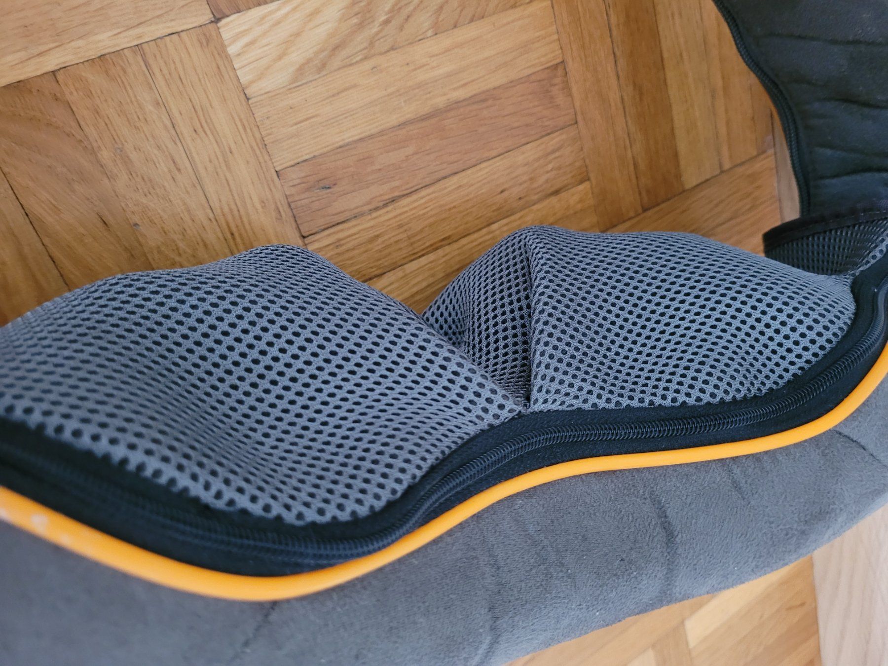 Dispositivi per massaggi: Massagegerät "Nacken & Schultern" – Usato da Adlikon b.Regensdf venduto da art32 1