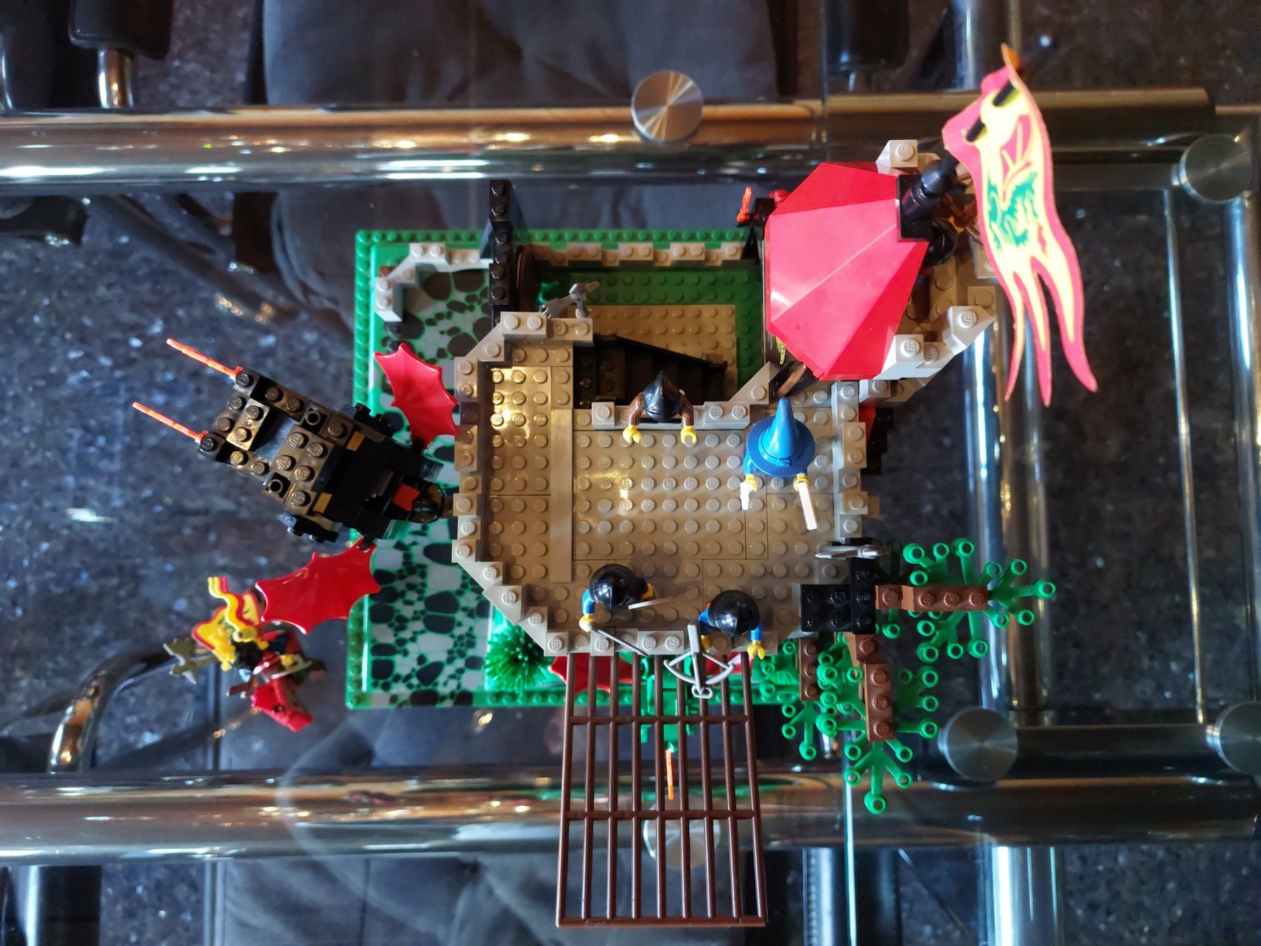 Lego Kit di costruzioni: LEGO System Fire Breathing Fortress 6082 – Usato da Fürigen venduto da pil_5dm8 4