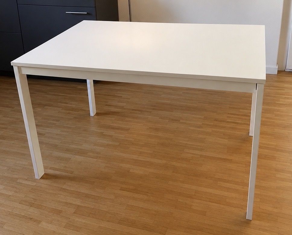 Ikea Tische: VIHALS Ausziehtisch IKEA – Gebraucht aus Basel von Rhabarberdiva