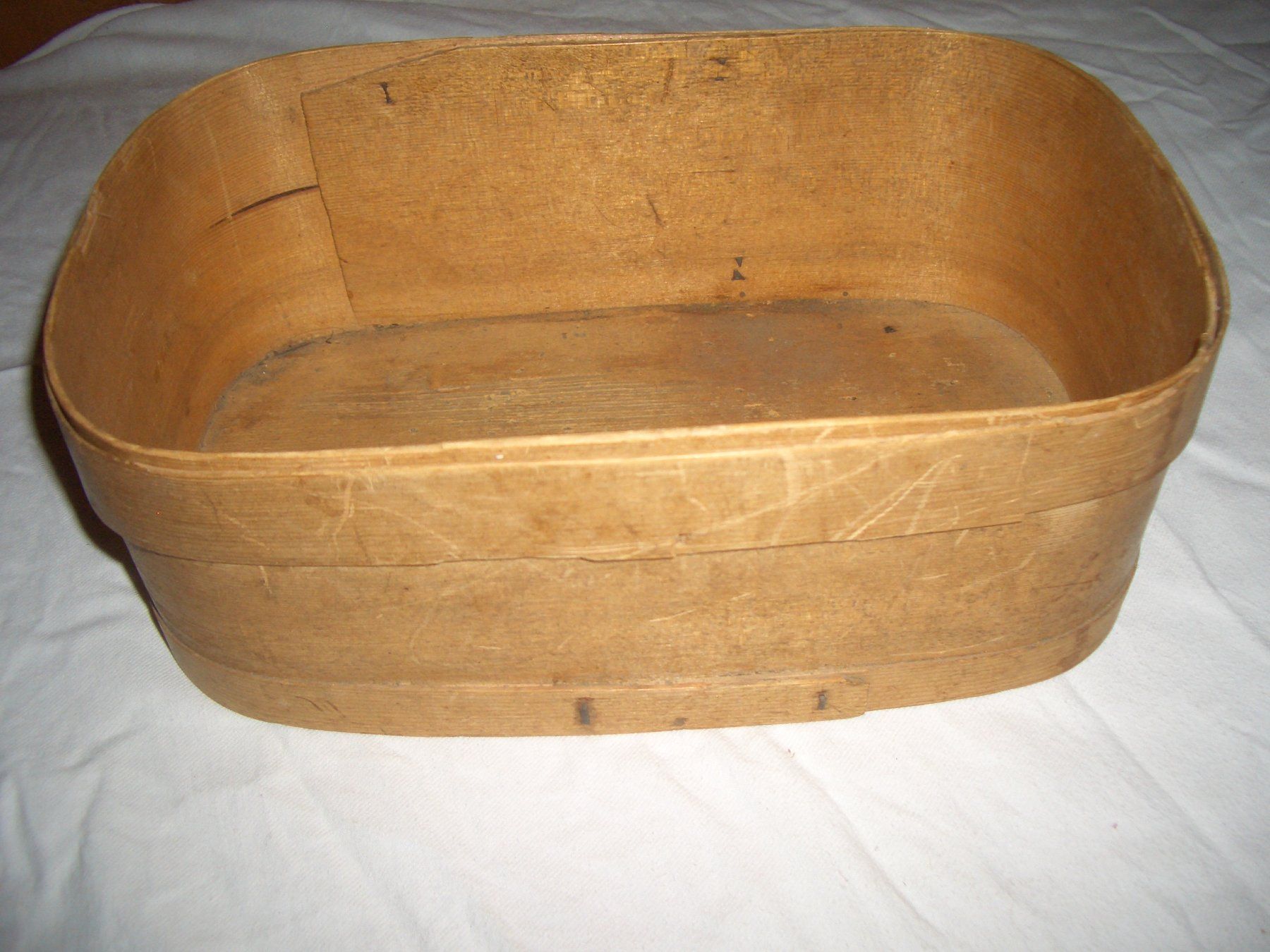 Casse di trasporto: Holzschatule oval alt gebraucht 34x21x13cm – Usato da Präz venduto da Eroberto