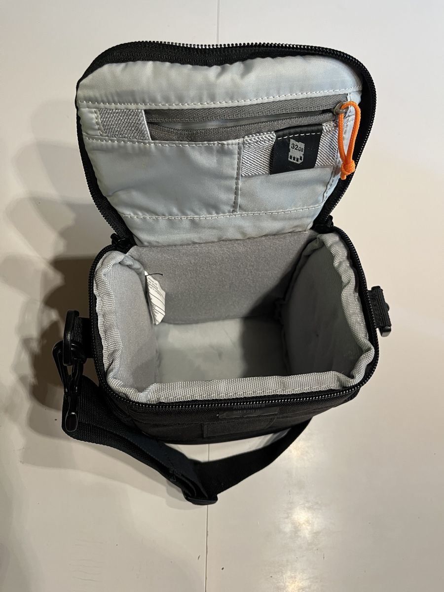 Lowepro Taschen: Lowepro Fototasche klein – Gebraucht aus Naters von sindu80 1