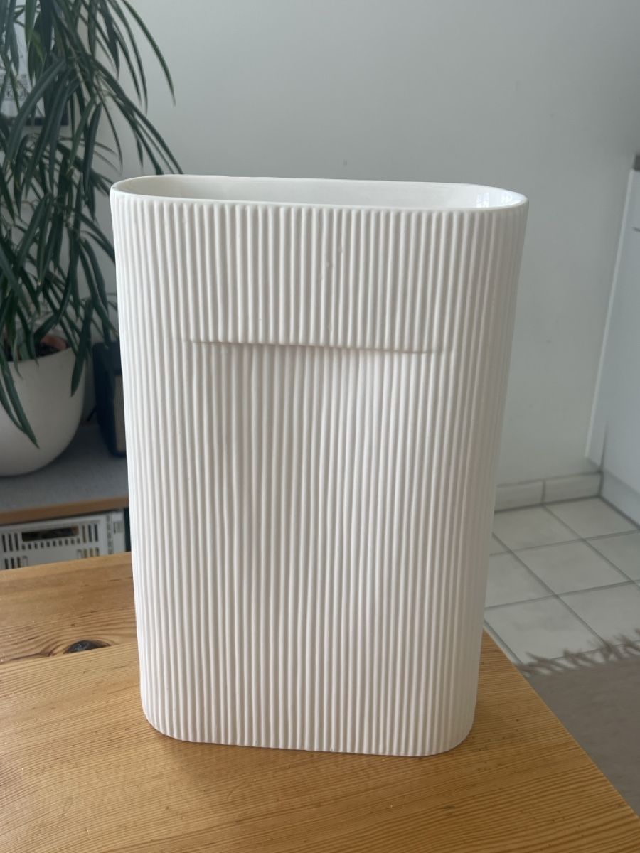 Muuto Vasi & Recipienti: Muuto Ridge Vase – Usato da Zürich venduto da edaeda