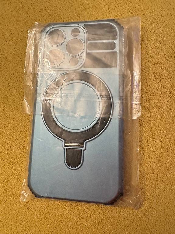 Cover & Protezioni schermo: Iphone Cover 14/15 pro – Usato da Zürich venduto da Cibin 2
