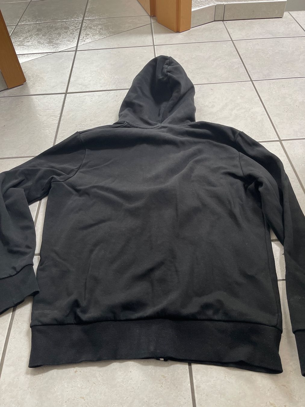Giacche: Gebrauchte bequeme Sweatjacke Gr M – Usato da Lostorf venduto da Luelostorf 1