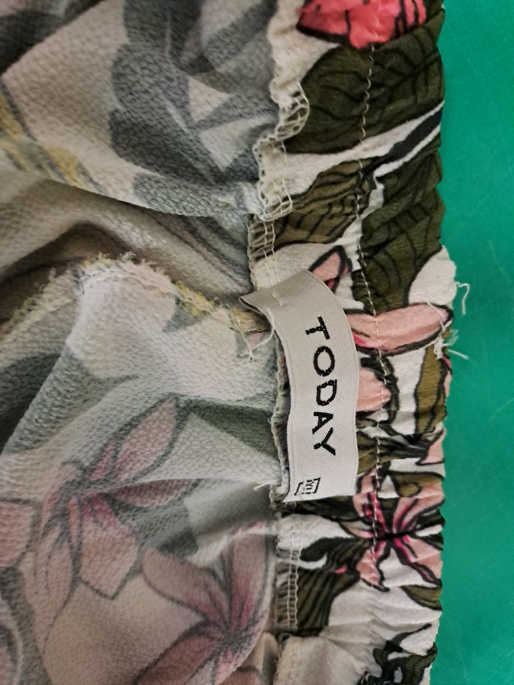 Pantaloni: Sommerliche Damenhose mit Blumenmuster, Grösse M – Usato da Zürich venduto da Schoebi19 2