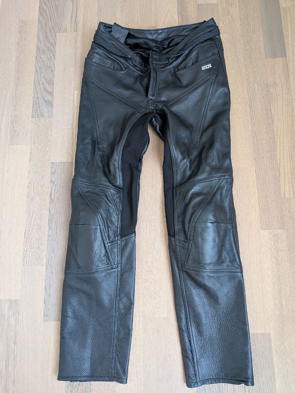 IXS Pantaloni: Motorrad Lederhose IXS – Nuovo (secondo la descrizione) da Reutigen venduto da Aprilia-0046