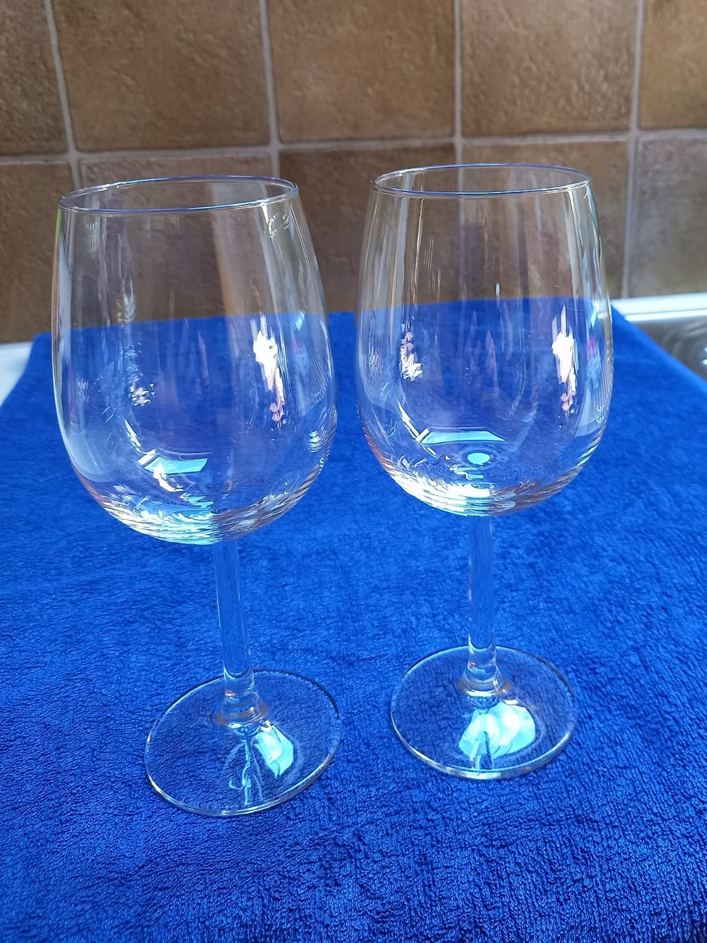 Gläser: 2 ROTWEIN-GLÄSER, nie gebraucht – Neu (gemäss Beschreibung) aus Marbach LU von Ilrebo