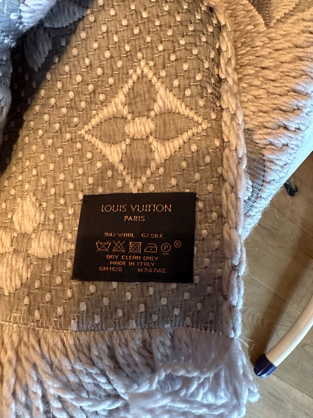 Louis Vuitton Foulard & Sciarpe: Louis Vuitton écharpe – Nuovo e nell'imballaggio originale da Pully venduto da Natala 1