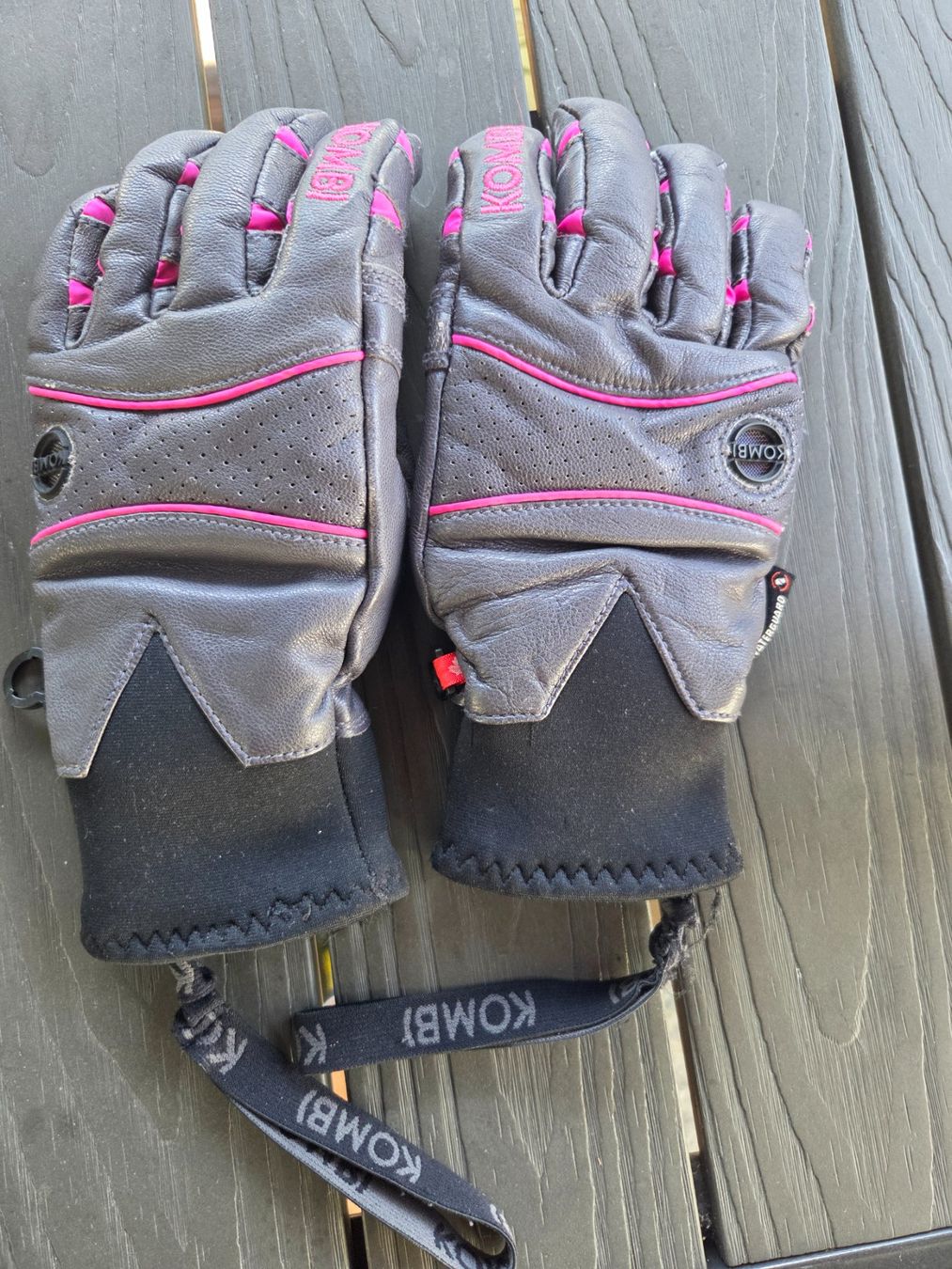 Gants & mitaines : GUANTI DA SCI KOMBI – D'occasion à Giumaglio par sca_8sfv