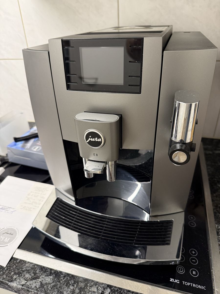Jura Macchine per caffè & Macchine per espresso: Jura E8 Kaffeevollautomat  – Difettoso da Adligenswil venduto da stern79 2