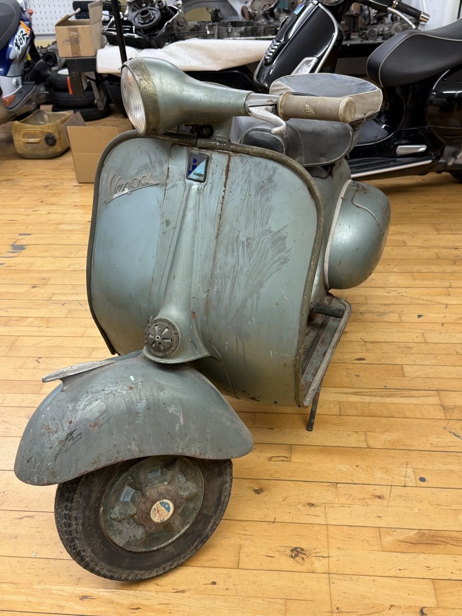 Vespa Scooters: Piaggio Vespa VB1 O’Lack 1957 – Defekt aus Rheineck von Vespamania 2
