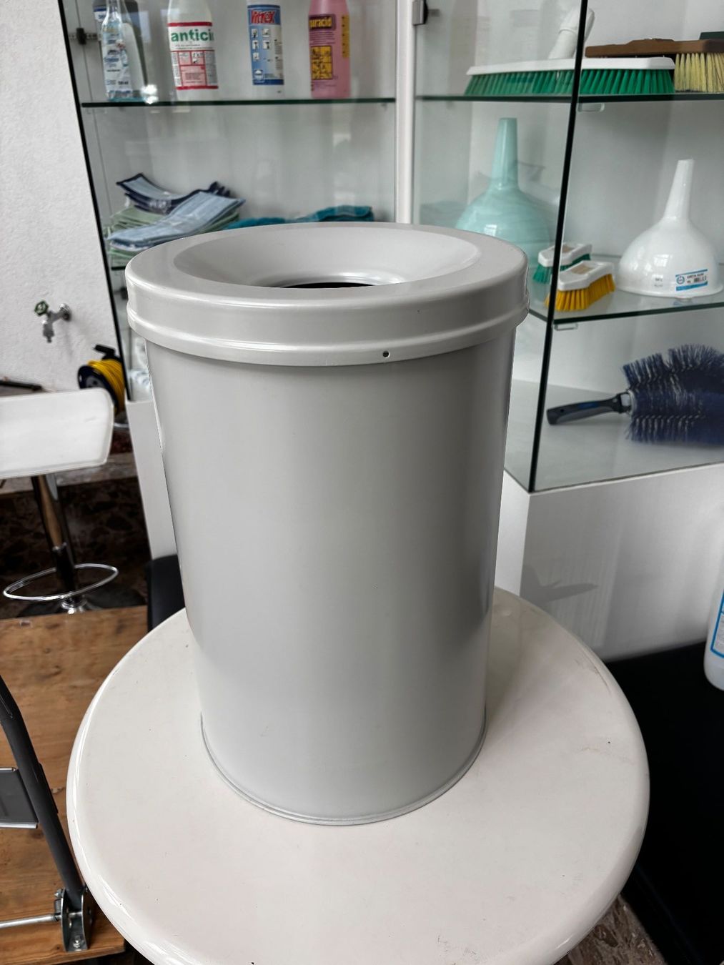 Cestini per rifiuti: Abfallbehälter, selbstlöschend - 30 Liter, grau – Nuovo (secondo la descrizione) da Altstätten SG venduto da hier-kauf-ich-ein