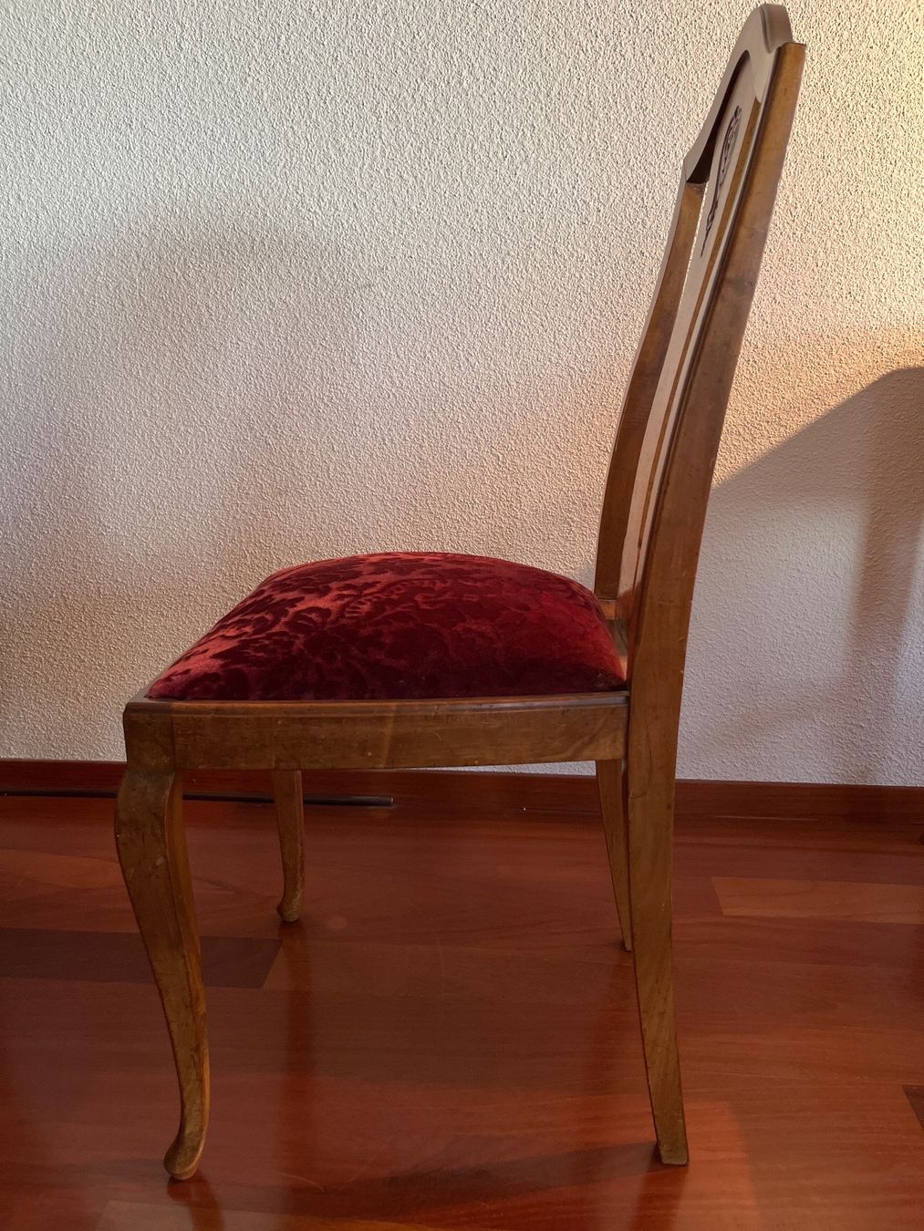 Sedie: Vintage Stuhl, Holz & Samt – Usato da Luzern venduto da Jiggy_8898 1