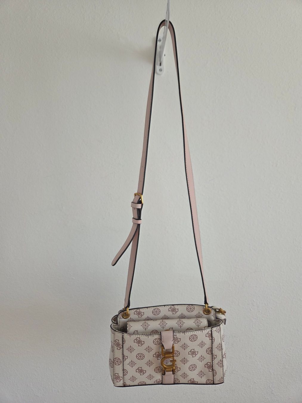 Guess Borse da donna: Umhängetasche von GUESS – Usato da Oberrieden venduto da Smart570