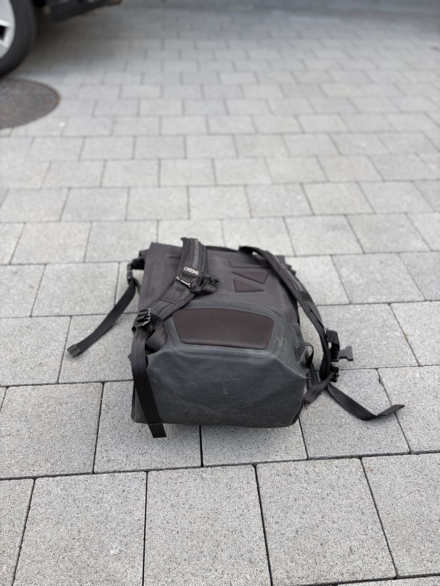 Chrome Rucksäcke: Chrome Rucksack schwarz guter Zustand – Gebraucht aus Thalwil von Counterdude 4