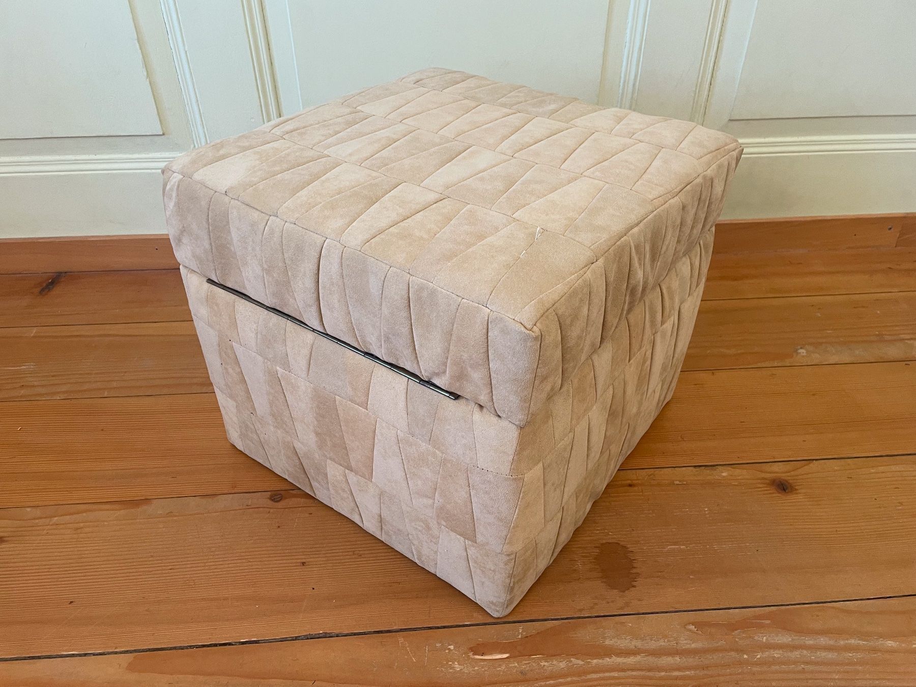 Sgabelli: Truhe Hocker // Wildleder – Usato da Schinznach-Dorf venduto da mix 6