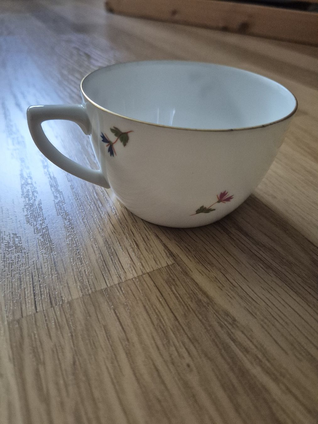Tassen: Vintage Teetasse, Blumendesign mit Goldrand – Gebraucht aus Langenthal von Polarisstern 1
