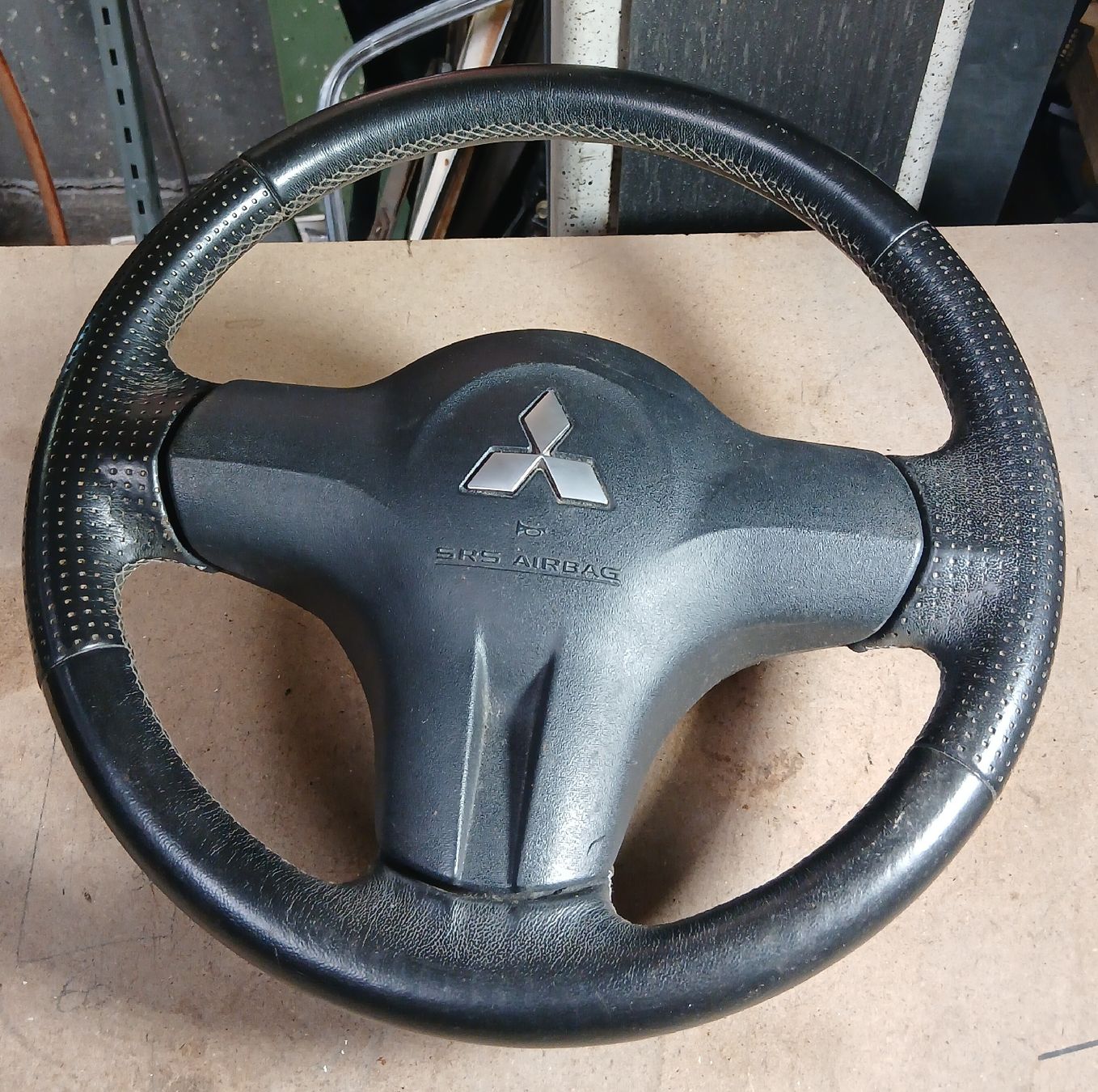 Mitsubishi Tutti pezzi di ricambio auto: Volant Mitsubishi Colt 2002-2013 – Usato da la heutte venduto da Auto-stock