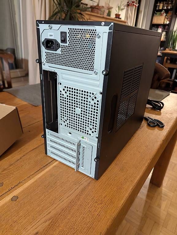 Custodie: Chieftec mATX Gehäuse CT-01B mit 350 W Netzteil – Usato da Zürich venduto da FilipJanasz 4