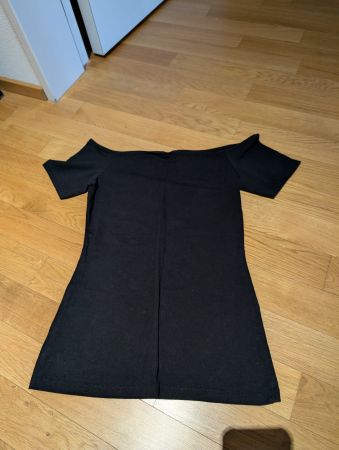 Schickes schwarzes Sommer Top mit Carmenausschnitt, XS