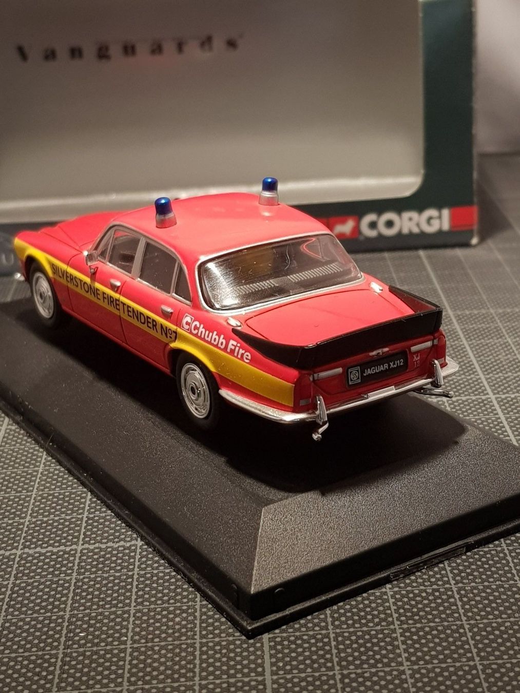 Jaguar Modellini d'auto: Jaguar XJ12 Series 1 – Nuovo e nell'imballaggio originale da Chézard-St-Martin venduto da AlPat-Collections 3