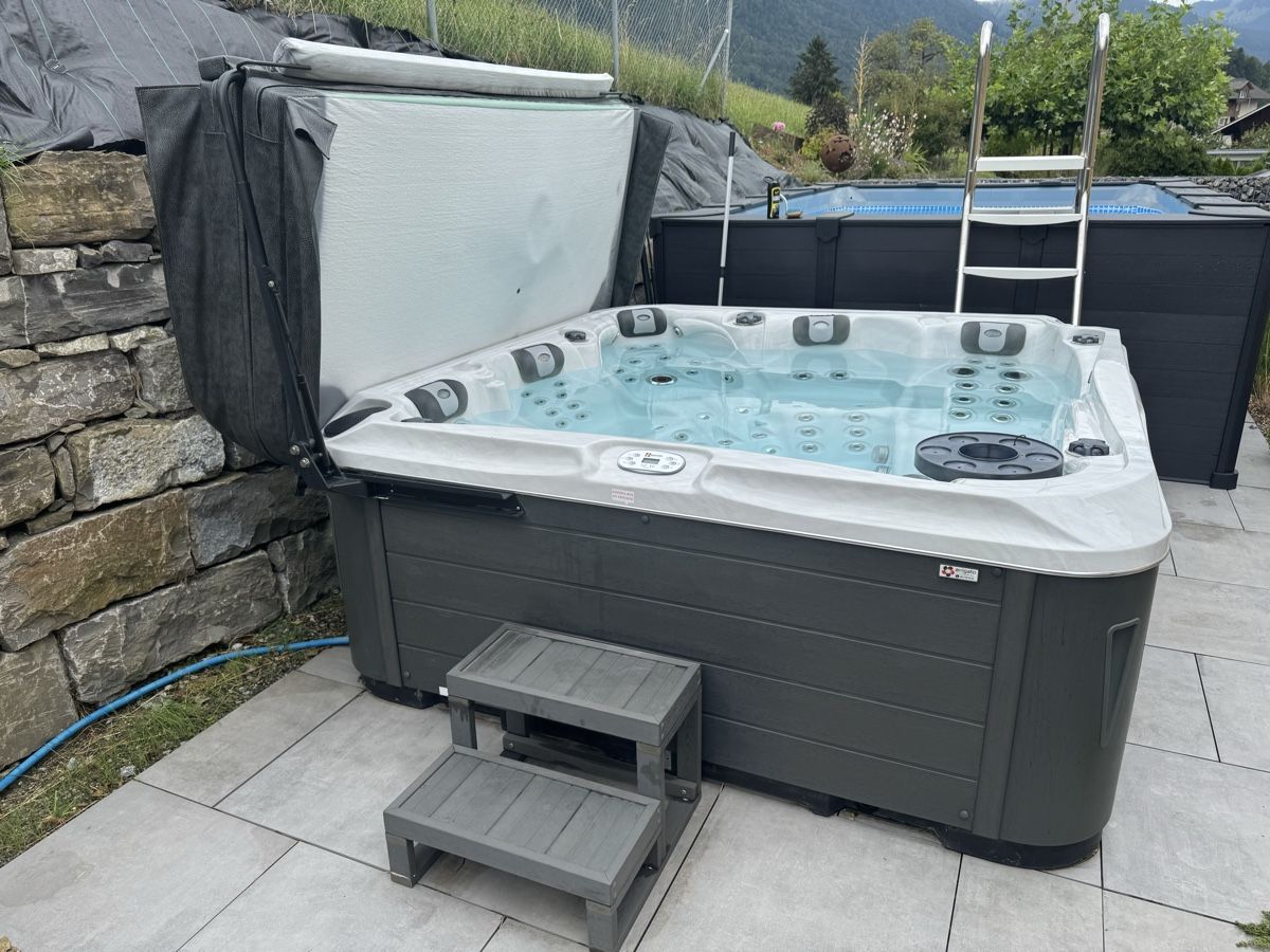 Whirlpool: Whirlpool Malibu Premium Version von Arrigato – Gebraucht aus Höfen b. Thun von Tradeseller 1