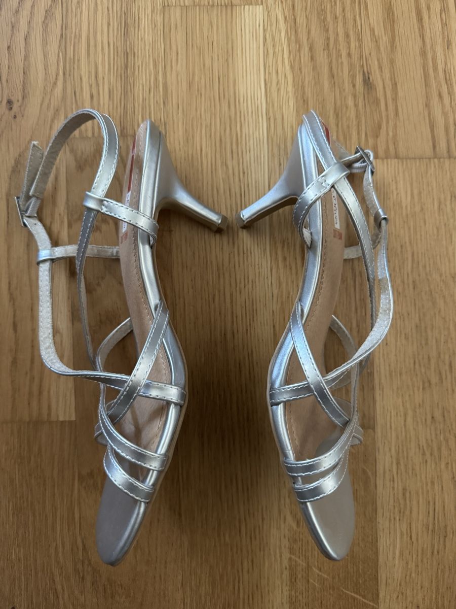 S.Oliver Damenschuhe: S.Oliver Sandalen silber – Gebraucht aus Neuenkirch von Stumb 1