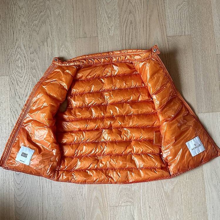 Moncler GUI doudoune sans manches orange 14 ans / 14A (Gebraucht) in ...