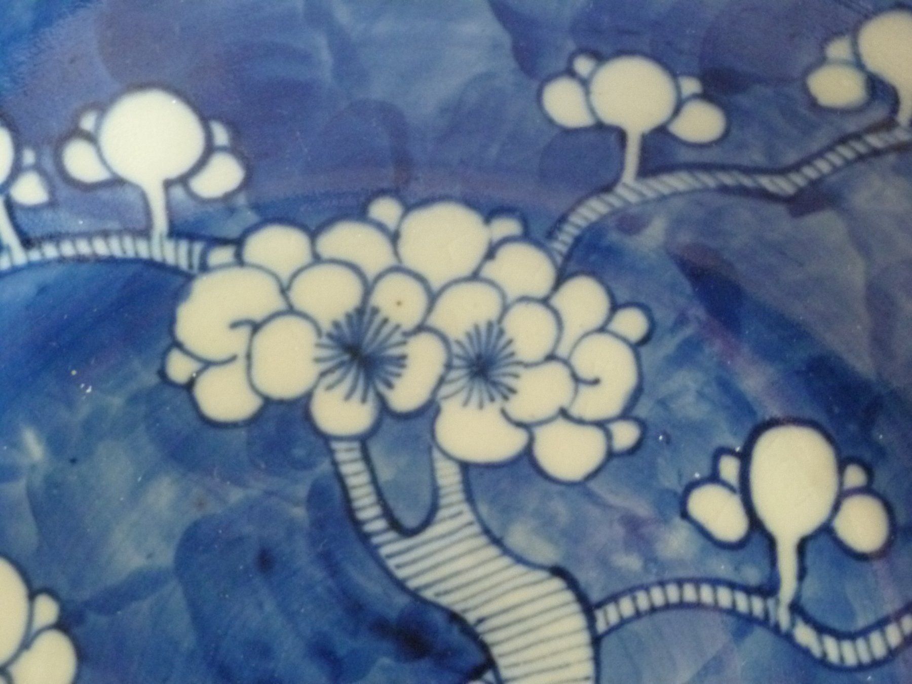 Piatti: Plat chinois prunier en fleurs. 19e s, Diamètre 27,5 cm – Usato da Le Mont-sur-Lausanne venduto da Crocrodile 3