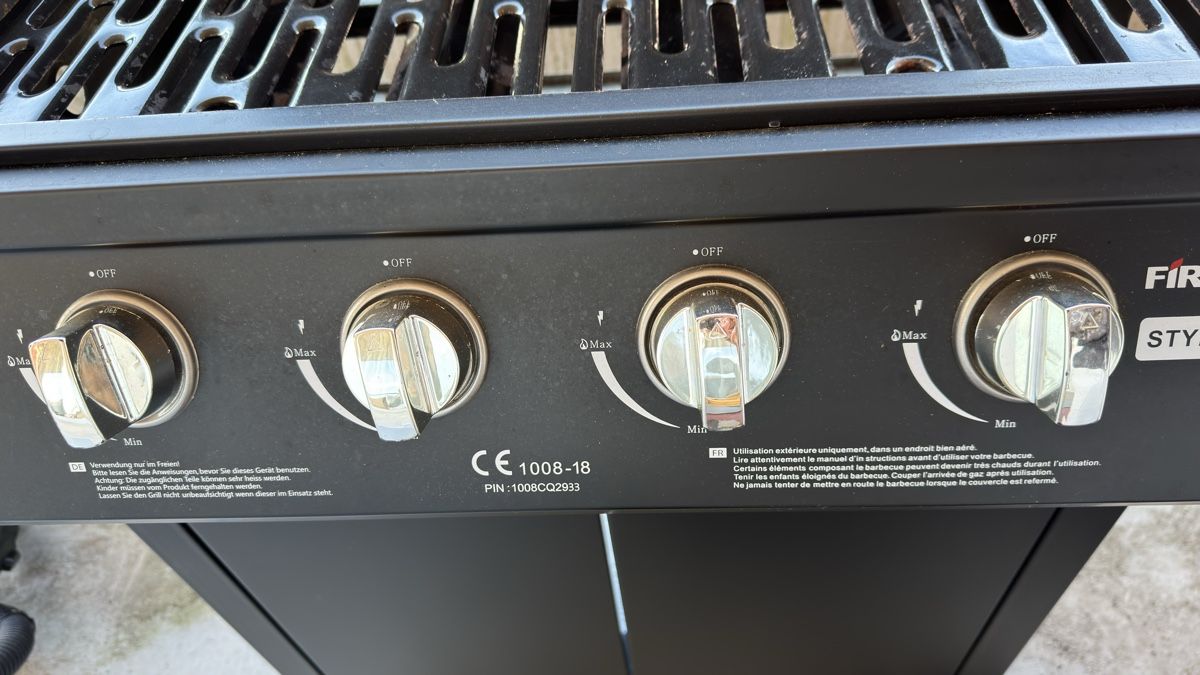 Grills: Gasgrill mit Seitenkocher – Gebraucht aus Galgenen von PhilM. 6