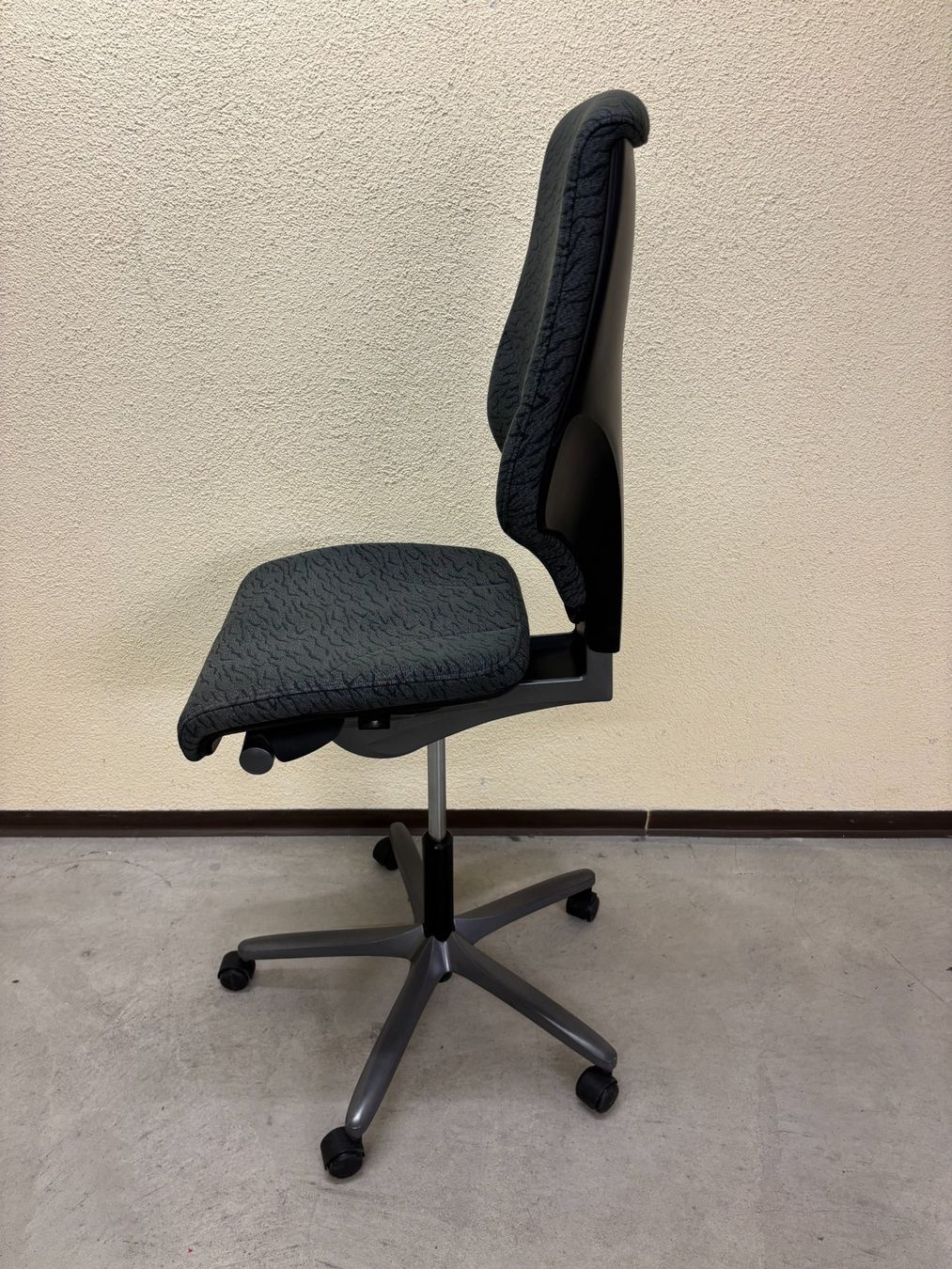 Giroflex Stühle: Bürostuhl Giroflex – Gebraucht aus Hinwil von fac_688b 1
