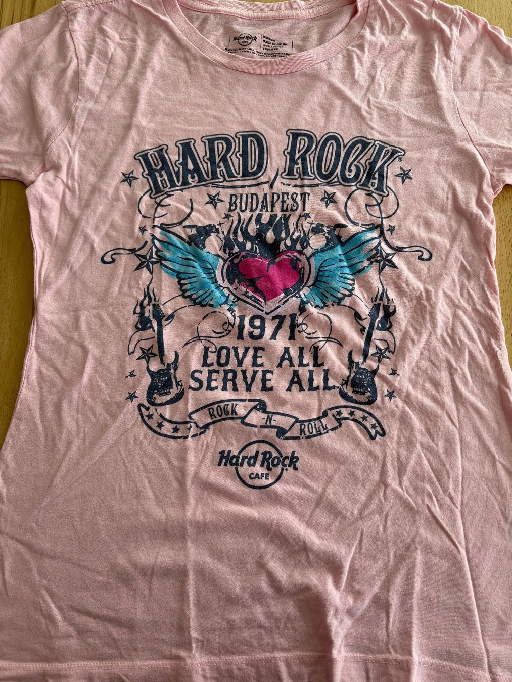 Hard Rock Cafe T-shirt: T-Shirt - Hard Rock Cafe Budapest - Grösse M – Nuovo (secondo la descrizione) da Oberuzwil venduto da Tomsi_9