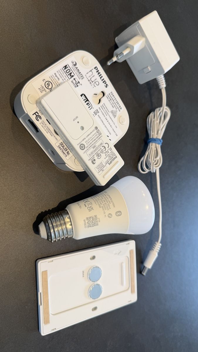 Philips Lampes: Philips Hue Starter Set Bridge, Color-E27 Birne, Dimm Switch – D'occasion à Pfeffingen par AuktionatorX 6