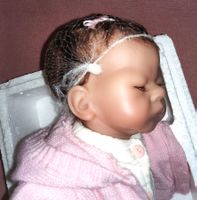 TINY MIRACLE EMMY - Schlafende Künstler-Puppe - Linda Webb