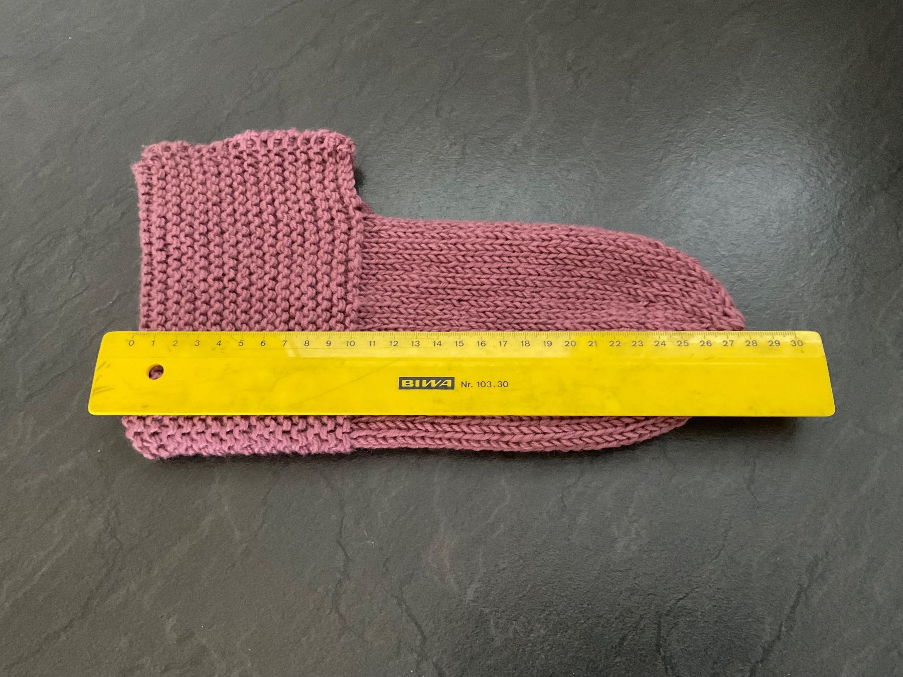 Socken: Handgestrickte Bettsocken Mauve Gr. 40/41 – Neu (gemäss Beschreibung) aus Wetzikon ZH von FeeF 1