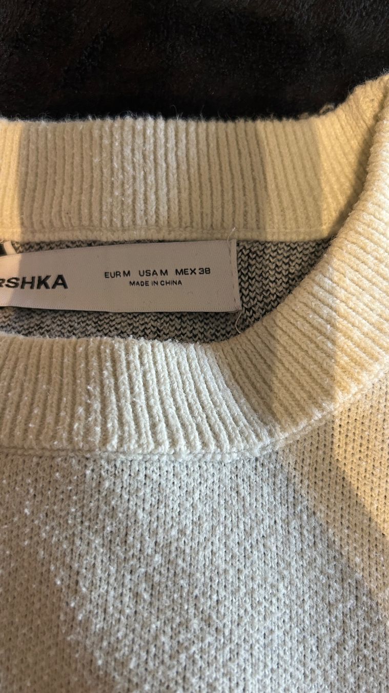 Bershka Maglioni & Felpe: Pullover Bershka Yin Yang Design Weiss Grösse M – Nuovo (secondo la descrizione) da Roggwil BE venduto da ghemma 2