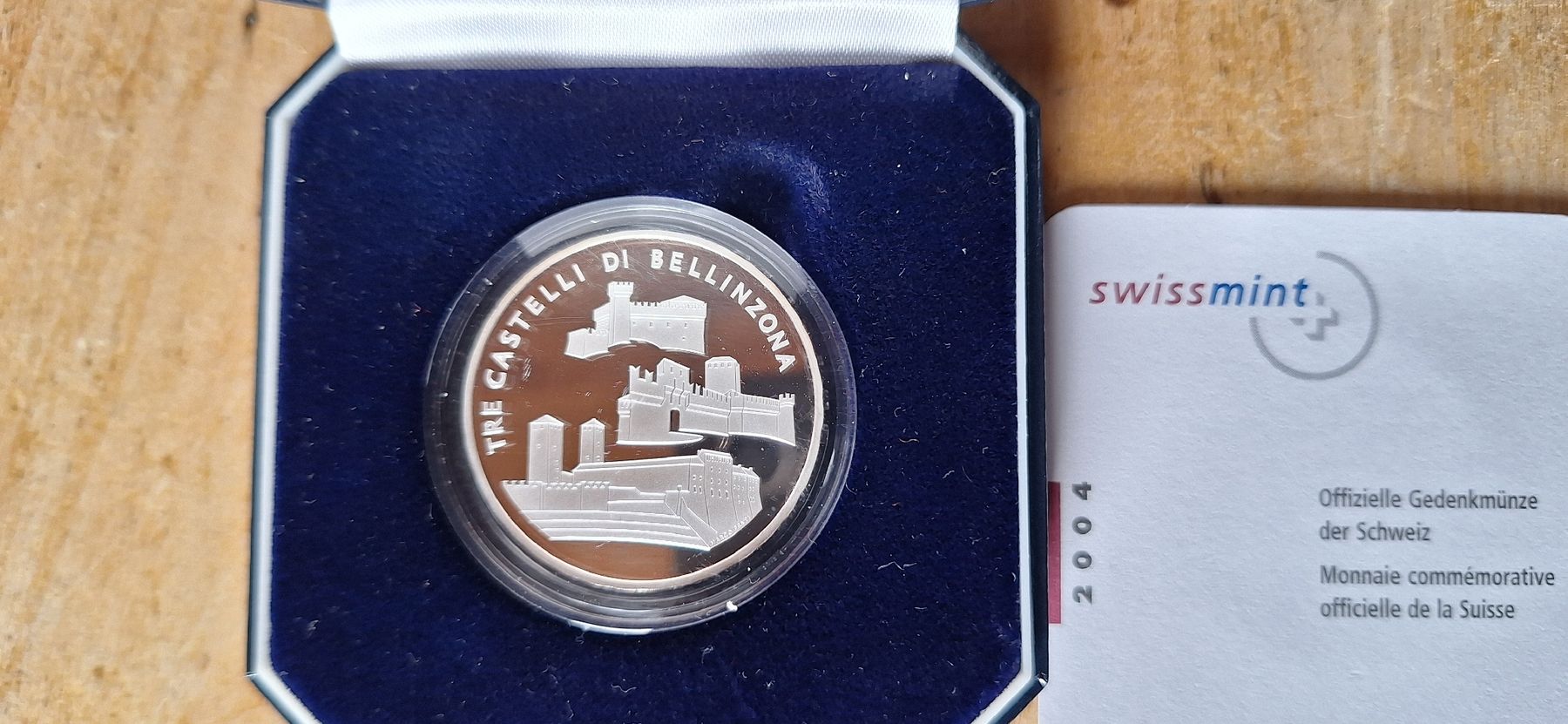 Tutti le monete: Pièce commémorative Suisse 2004 - Tre Castelli – Nuovo e nell'imballaggio originale da Le Sentier venduto da Loorenz 1