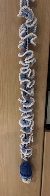 Altro in Decorazioni & Accessori: Gehäkelter Zwerg- Windspiel Hellblau-weiss – Nuovo (secondo la descrizione) da Naters venduto da sch_9fvg 1