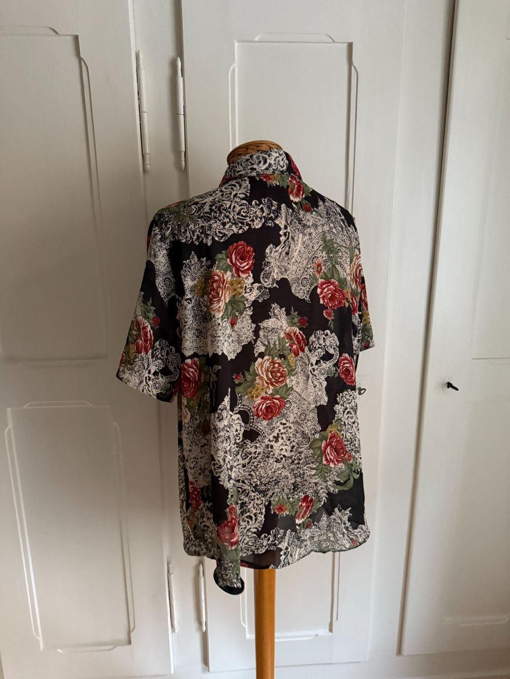 Camicette: Vintage Chiffonbluse bunt geblümt XL – Usato da Zürich venduto da Diazaio 2